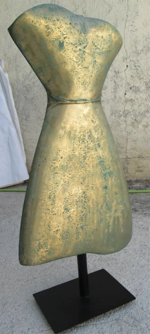 Il vestito è al servizio del corpo Bronzo,2023, 1/1 cm. 90x50x50